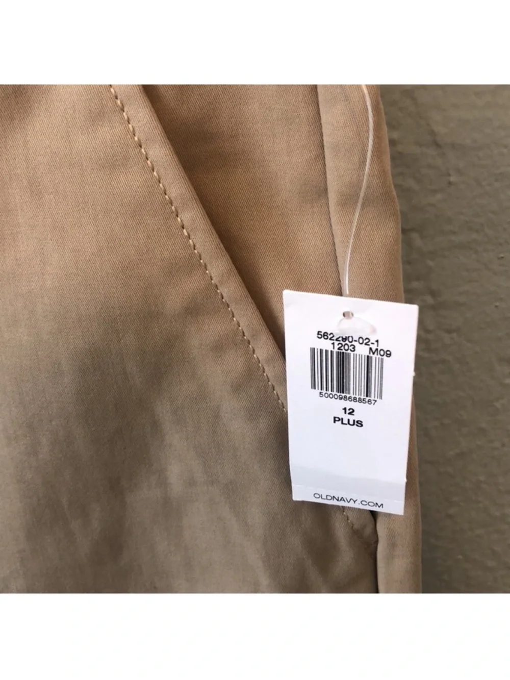 NWT Old Navy Tan Quick Dry Uniform Tech Chino Shorts Size 12 Plus